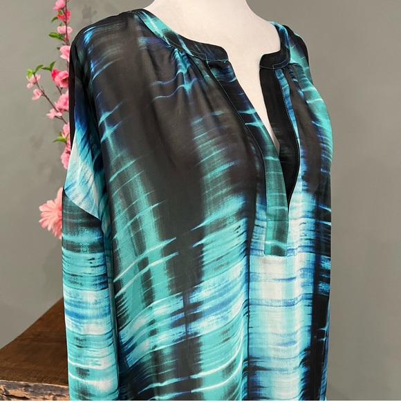 Two by Vince Camuto Top - Picture 2 of 11